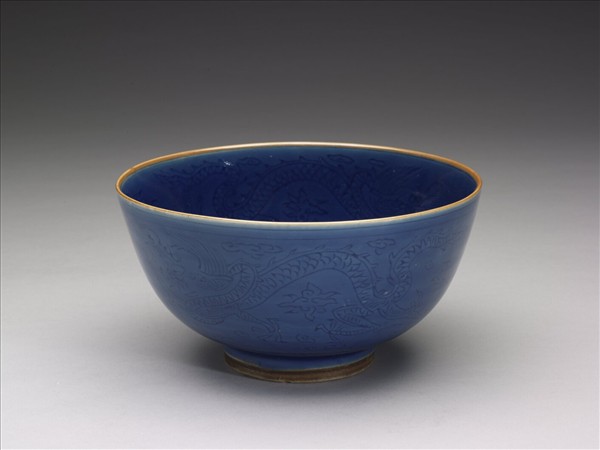 霽青釉雲龍紋墩子碗