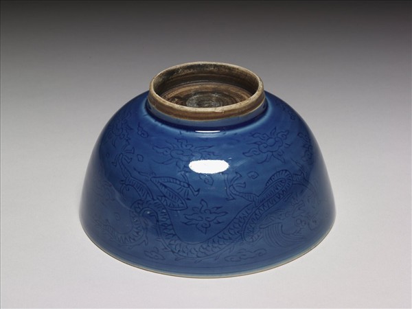 霽青釉雲龍紋墩子碗