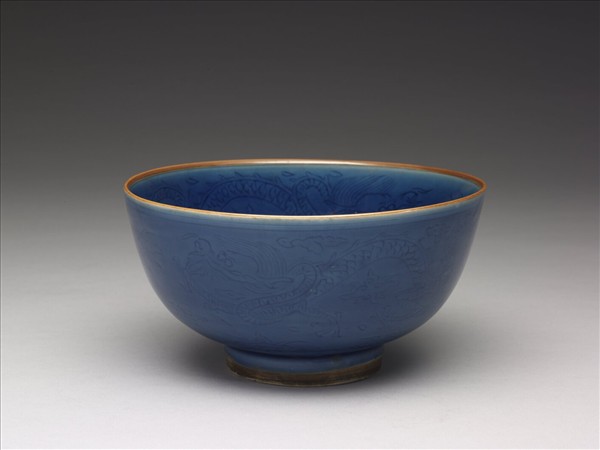 霽青釉雲龍紋墩子碗