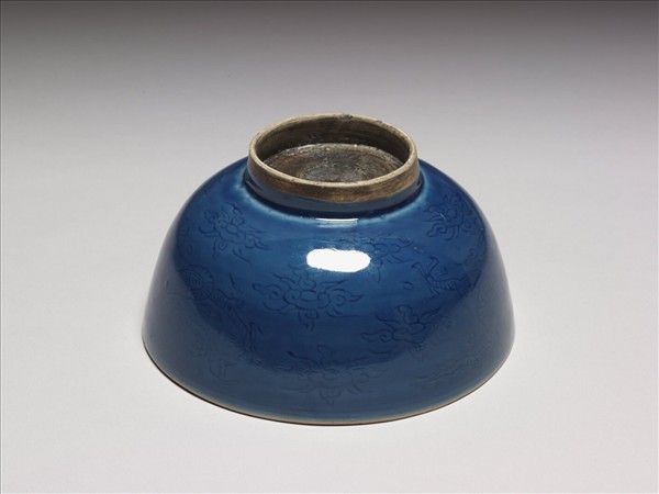 霽青釉雲龍紋墩子碗