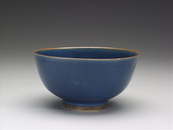 霽青釉雲龍紋墩子碗