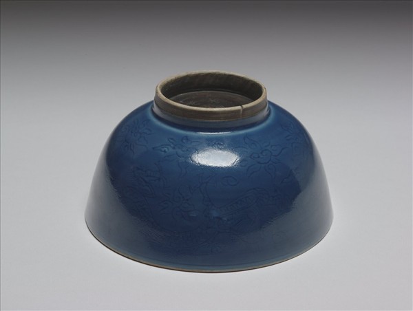 霽青釉雲龍紋墩子碗