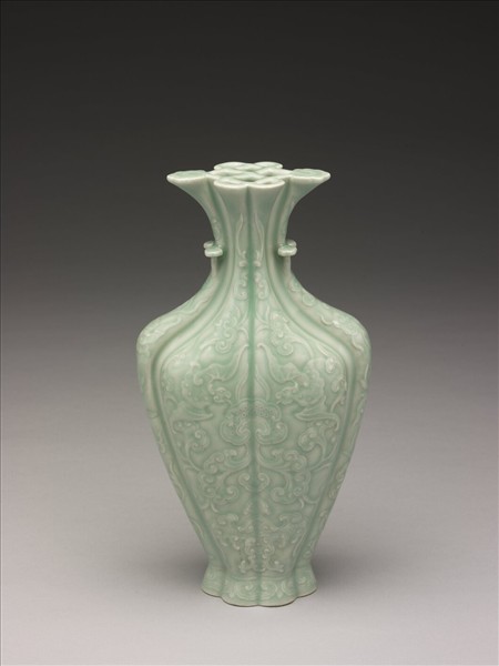 青瓷福壽海棠式瓶