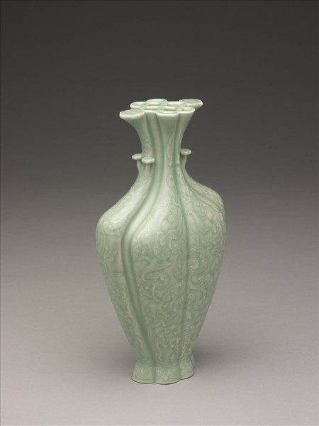 青瓷福壽海棠式瓶