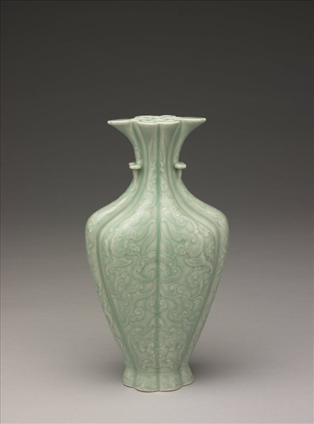 青瓷福壽海棠式瓶