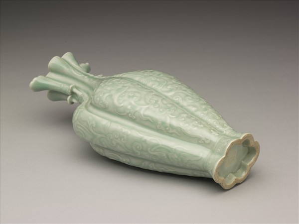 青瓷福壽海棠式瓶