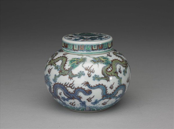 鬥彩九龍紋蓋罐