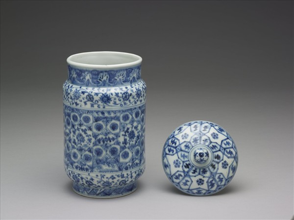 青花幾何花卉紋蓋罐