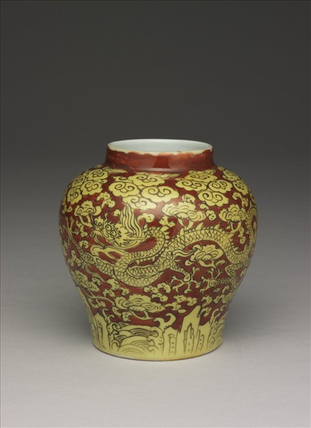 紅地黃彩雲龍紋罐