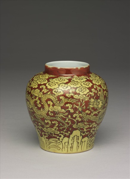 紅地黃彩雲龍紋罐