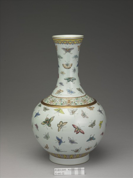 粉彩百蝶紋瓶