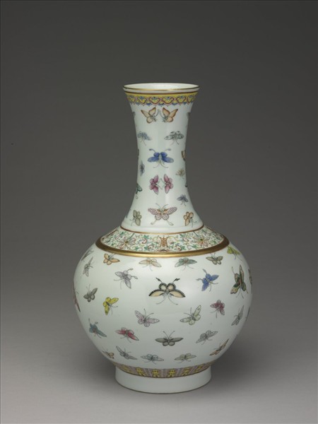 粉彩百蝶紋瓶