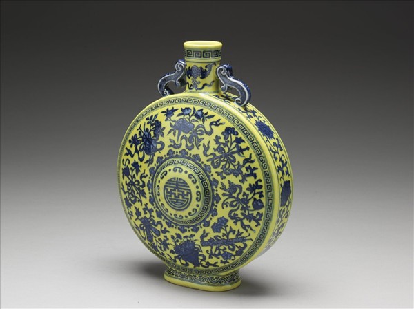 黃地青花八仙祝壽圖雙耳扁壺