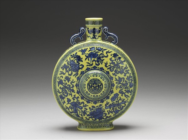 黃地青花八仙祝壽圖雙耳扁壺