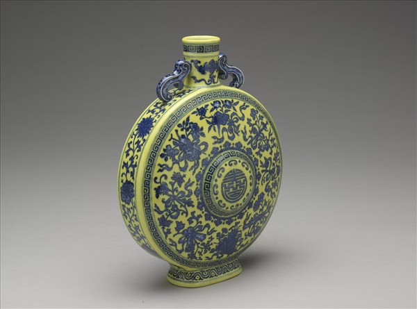 黃釉青花暗八仙紋扁壺