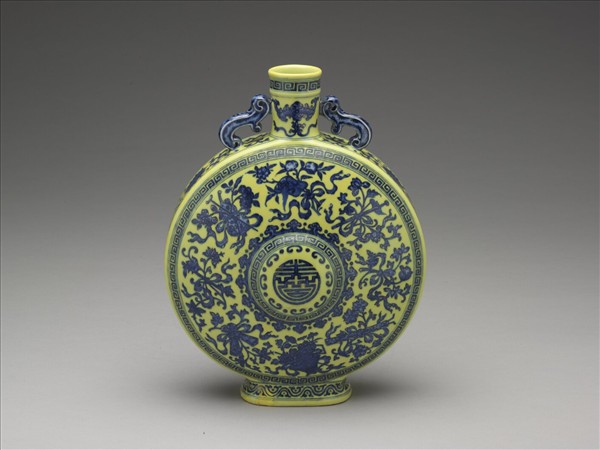 黃釉青花暗八仙紋扁壺