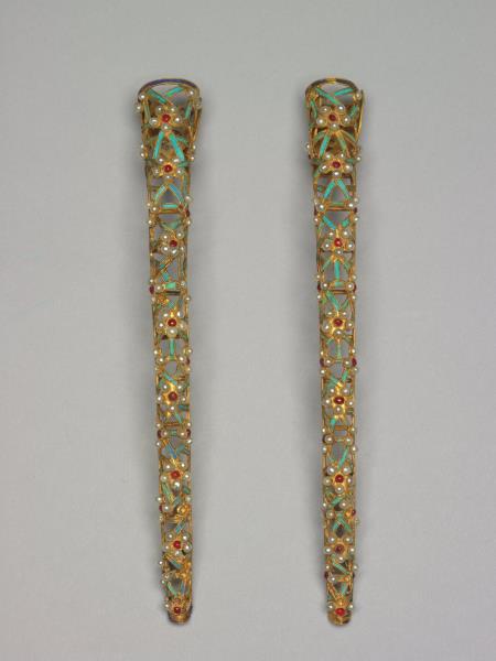 鏤空點翠鑲珠冰梅紋指甲套