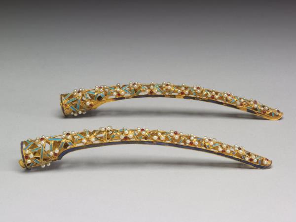 鏤空點翠鑲珠冰梅紋指甲套