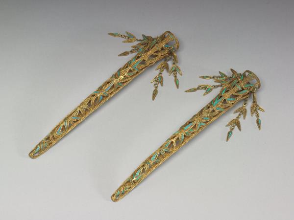 銅鍍金纍絲點翠竹葉紋流蘇指甲套