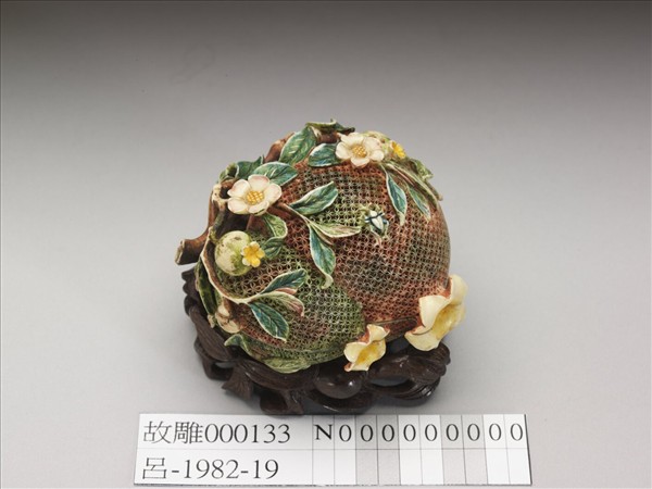 象牙鏤雕石榴盒