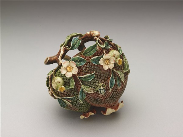 象牙鏤雕石榴盒