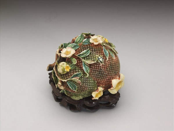 象牙鏤雕石榴盒