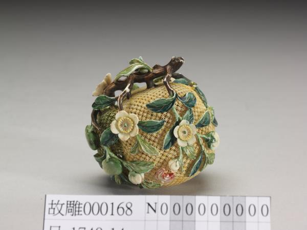 象牙鏤雕梅子盒