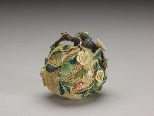 象牙鏤雕梅子盒