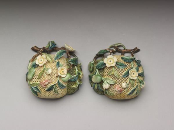 象牙鏤雕梅子盒