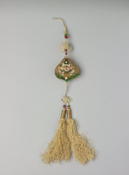 銅鍍金纍絲嵌珠寶桃式香包