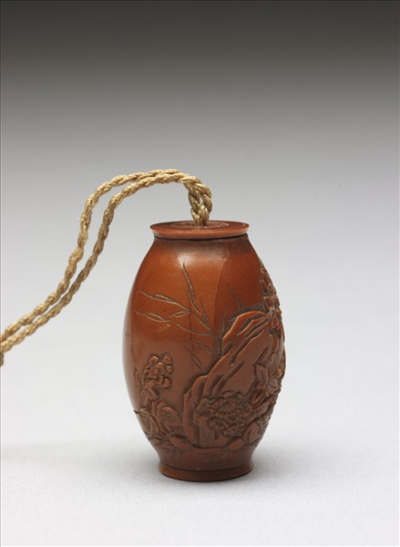 橄欖核雕花卉扇墜