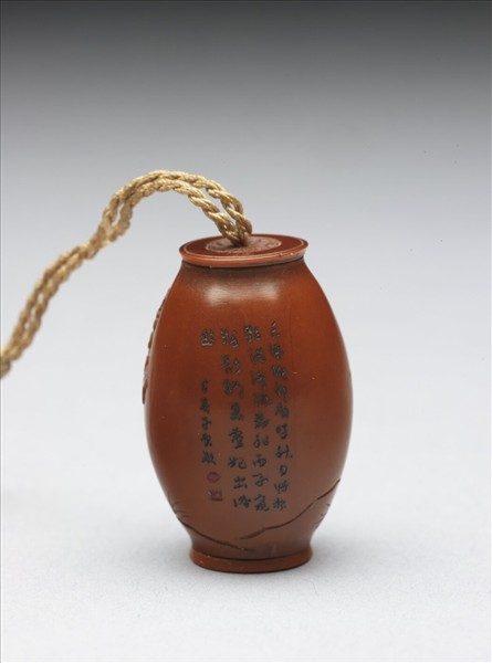 橄欖核雕花卉扇墜