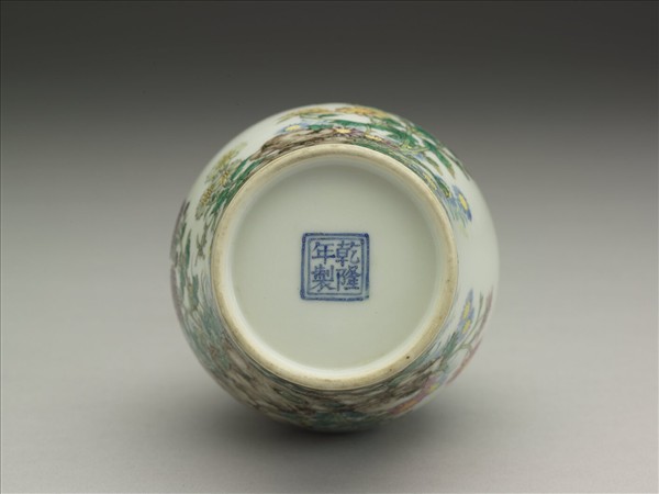 琺瑯彩菊花圖橄欖瓶