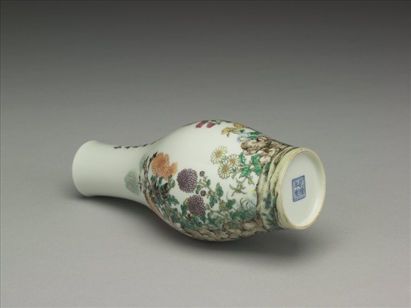 琺瑯彩菊花圖橄欖瓶