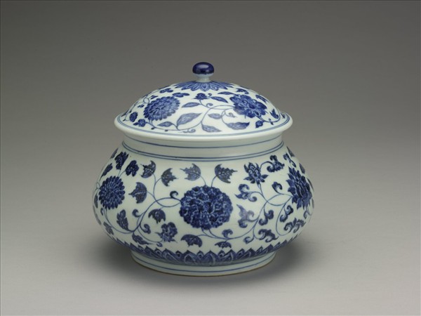 青花四季花卉蓋罐