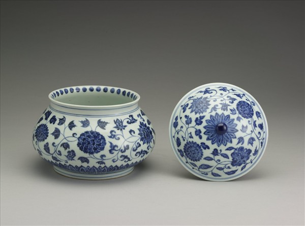 青花四季花卉蓋罐