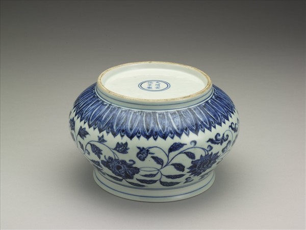 青花四季花卉蓋罐