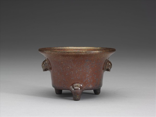 鐵紅釉三足爐