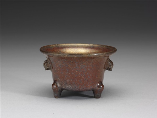 鐵紅釉三足爐