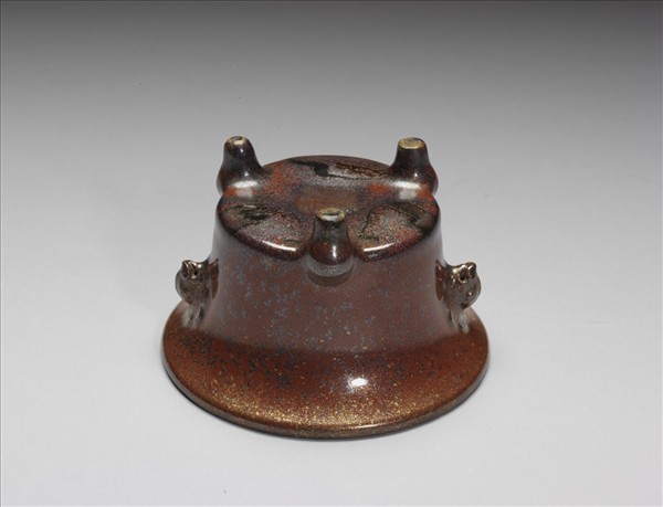 鐵紅釉三足爐