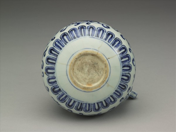 青花轉枝蓮紋花澆