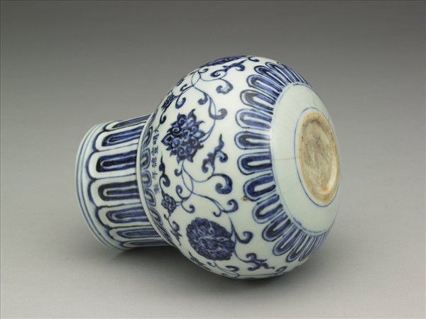 青花轉枝蓮紋花澆