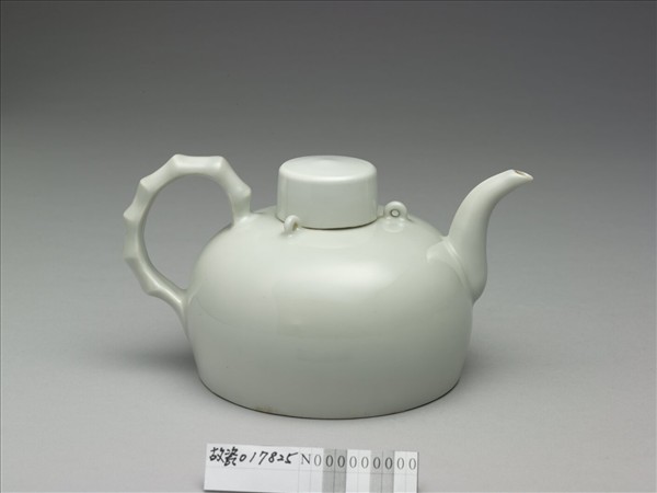 白瓷三繫竹節把壺