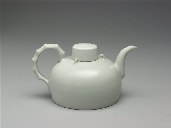 白瓷三繫竹節把壺