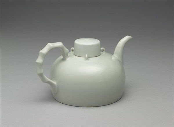 白瓷三繫竹節把壺