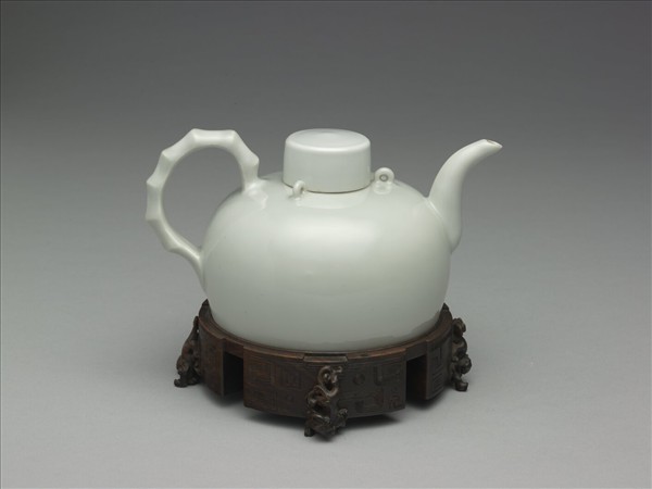白瓷三繫竹節把壺