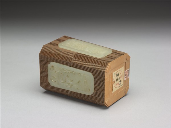 黃楊木貼竹絲嵌玉筆筒