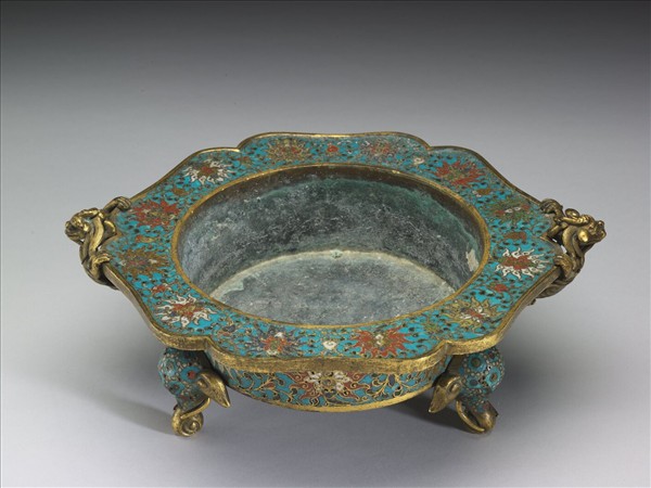 掐絲琺瑯螭耳爐