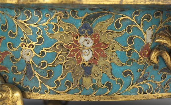 掐絲琺瑯螭耳爐