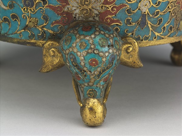 掐絲琺瑯螭耳爐